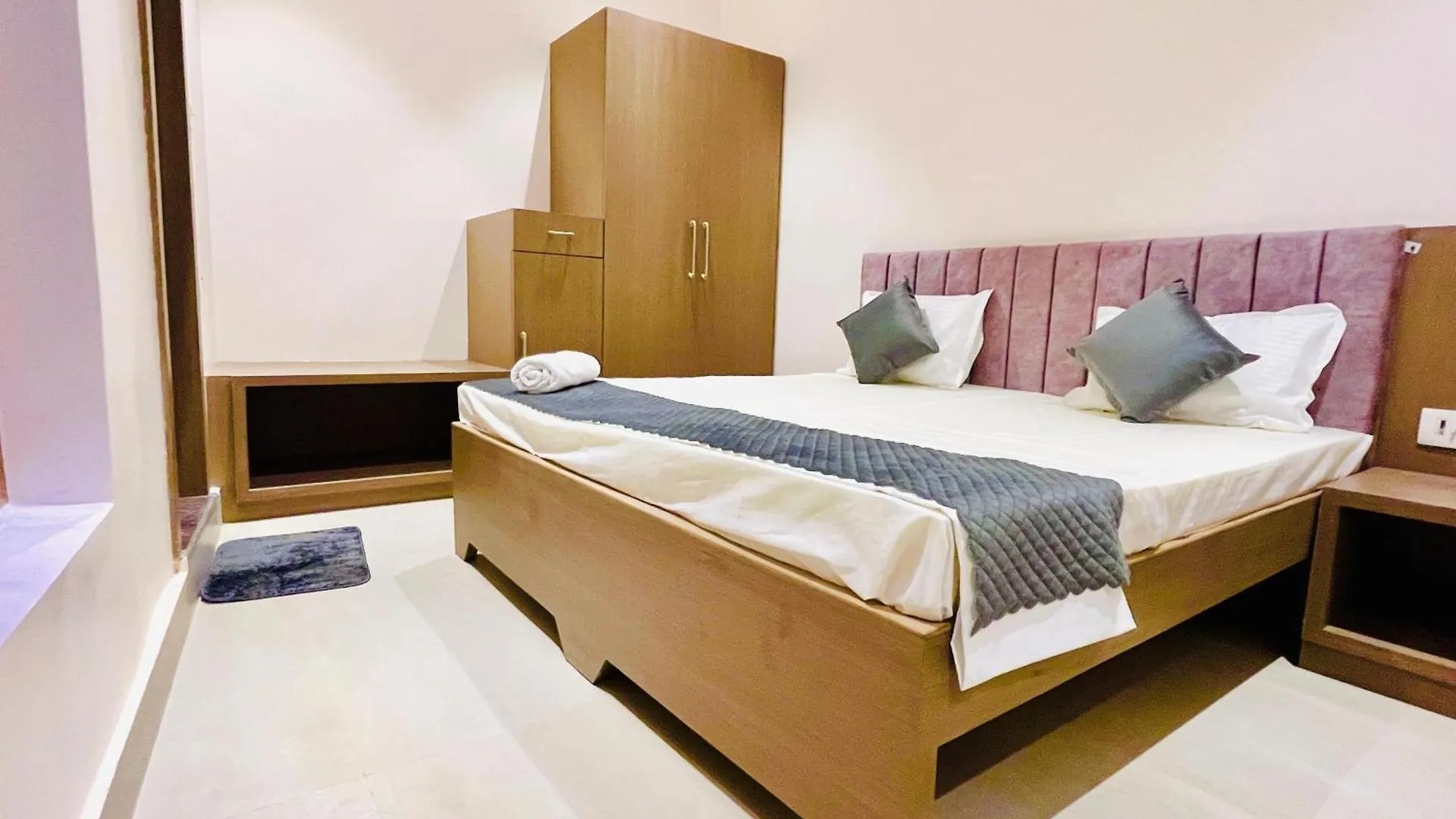 Shri Kashi Vas Bed and Breakfast Varanasi Bed & Breakfast